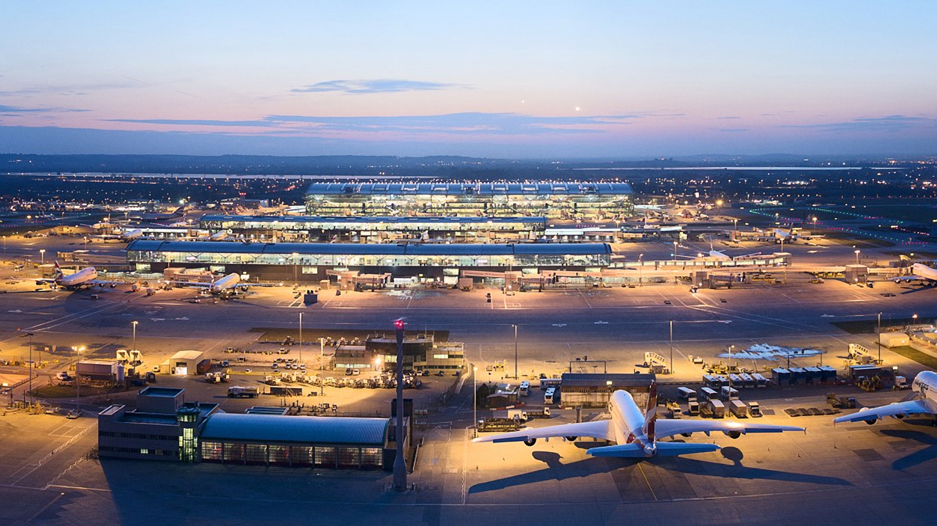 Britain's Busiest Airport: Heathrow S04 540P 1
